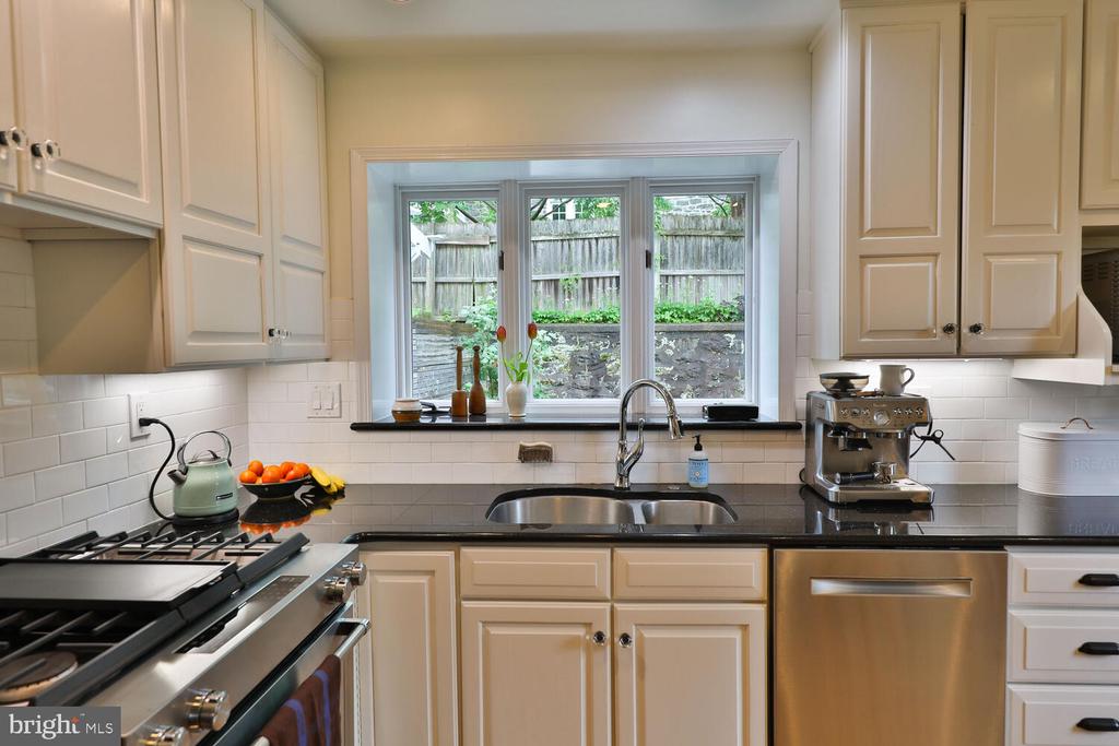 3242 Midvale Ave