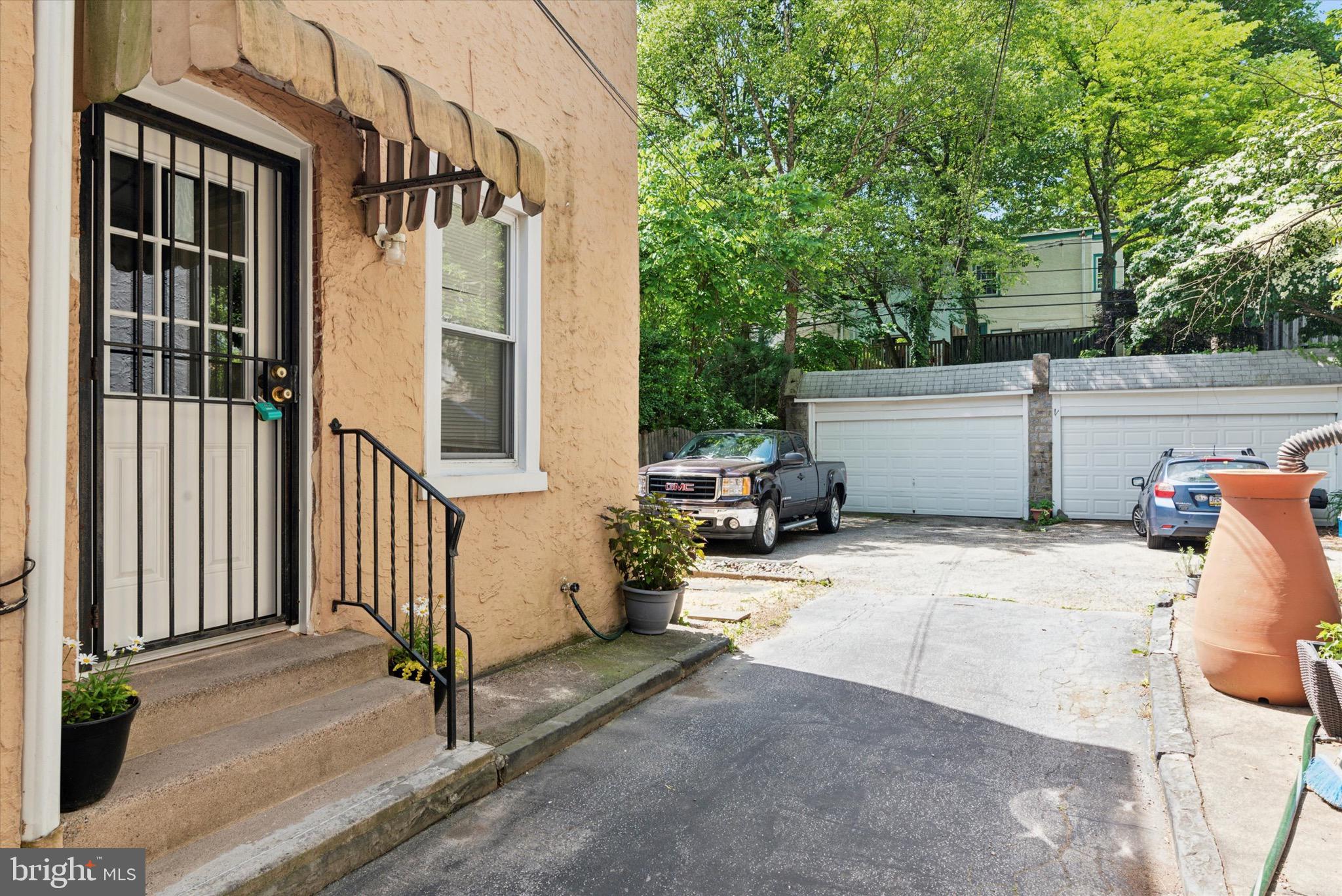 351 W Mount Pleasant Ave