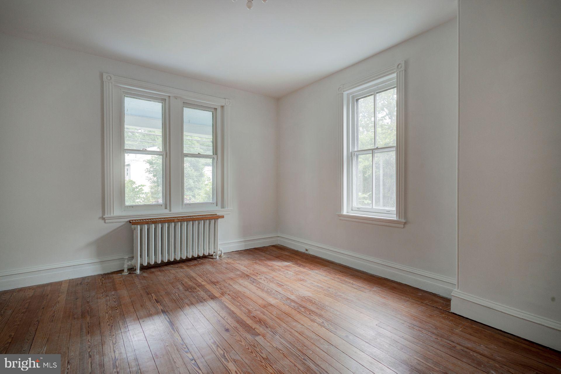49 E Mermaid Ln