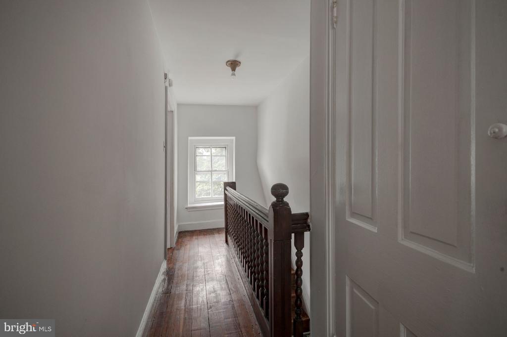 49 E Mermaid Ln
