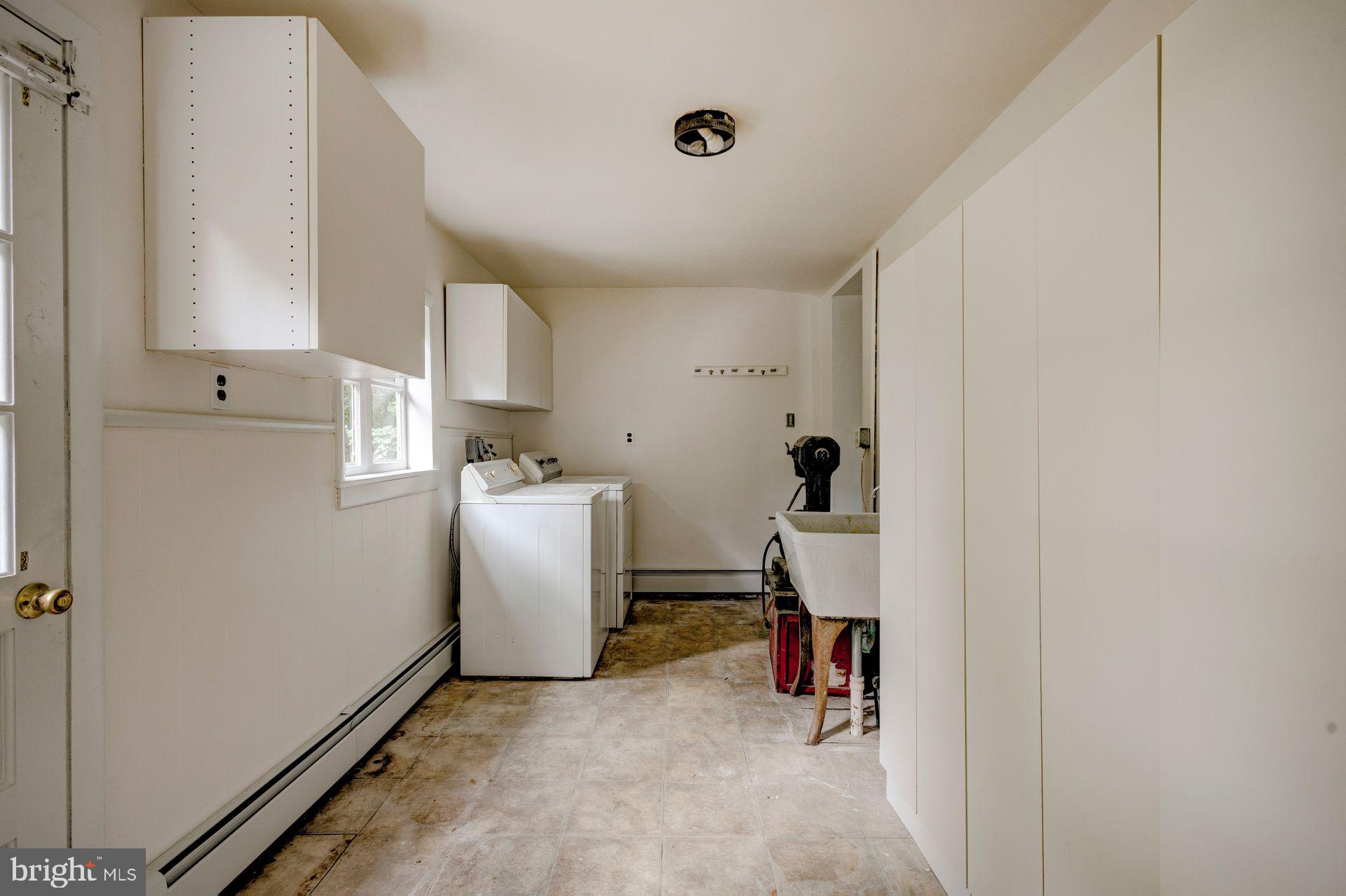 49 E Mermaid Ln