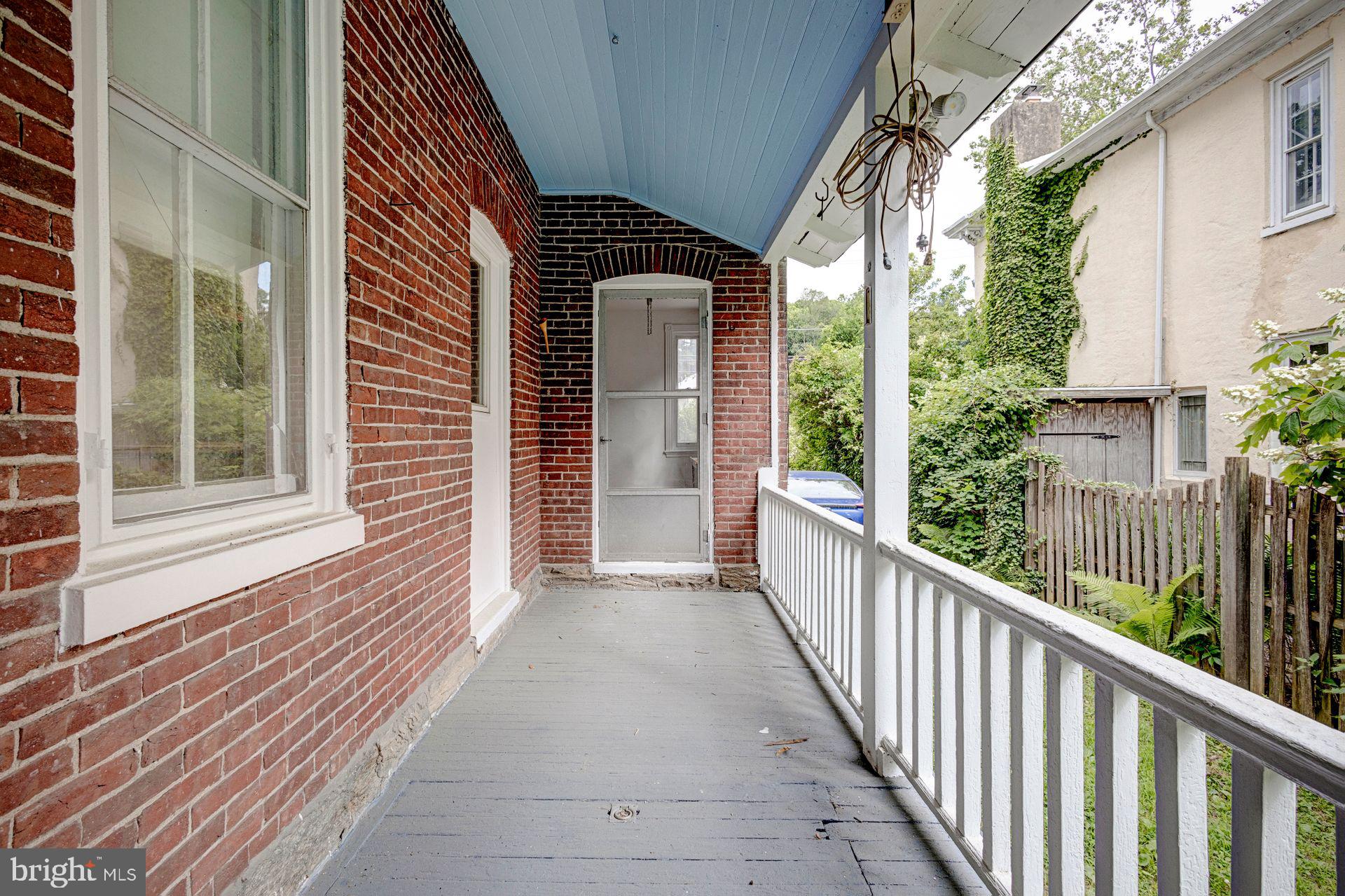 49 E Mermaid Ln