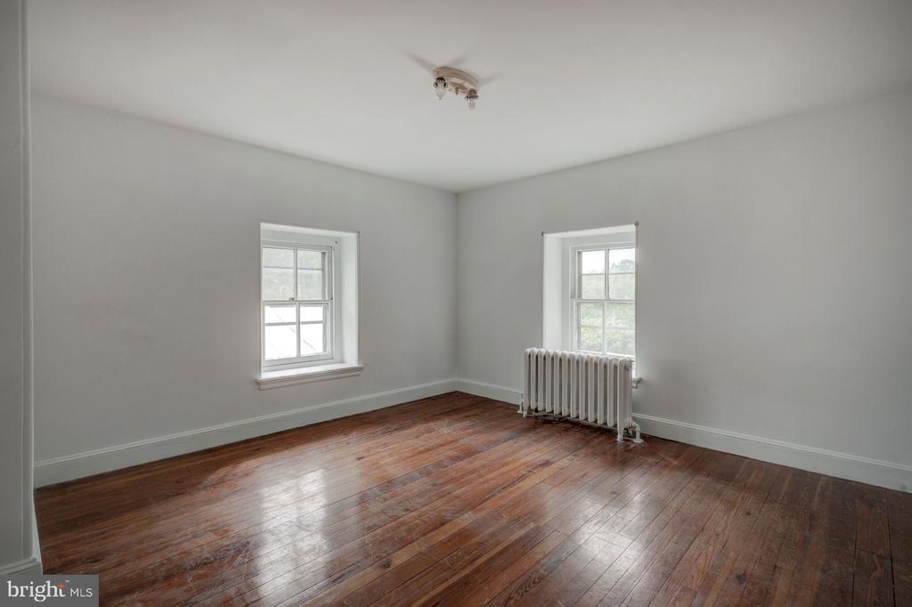 49 E Mermaid Ln