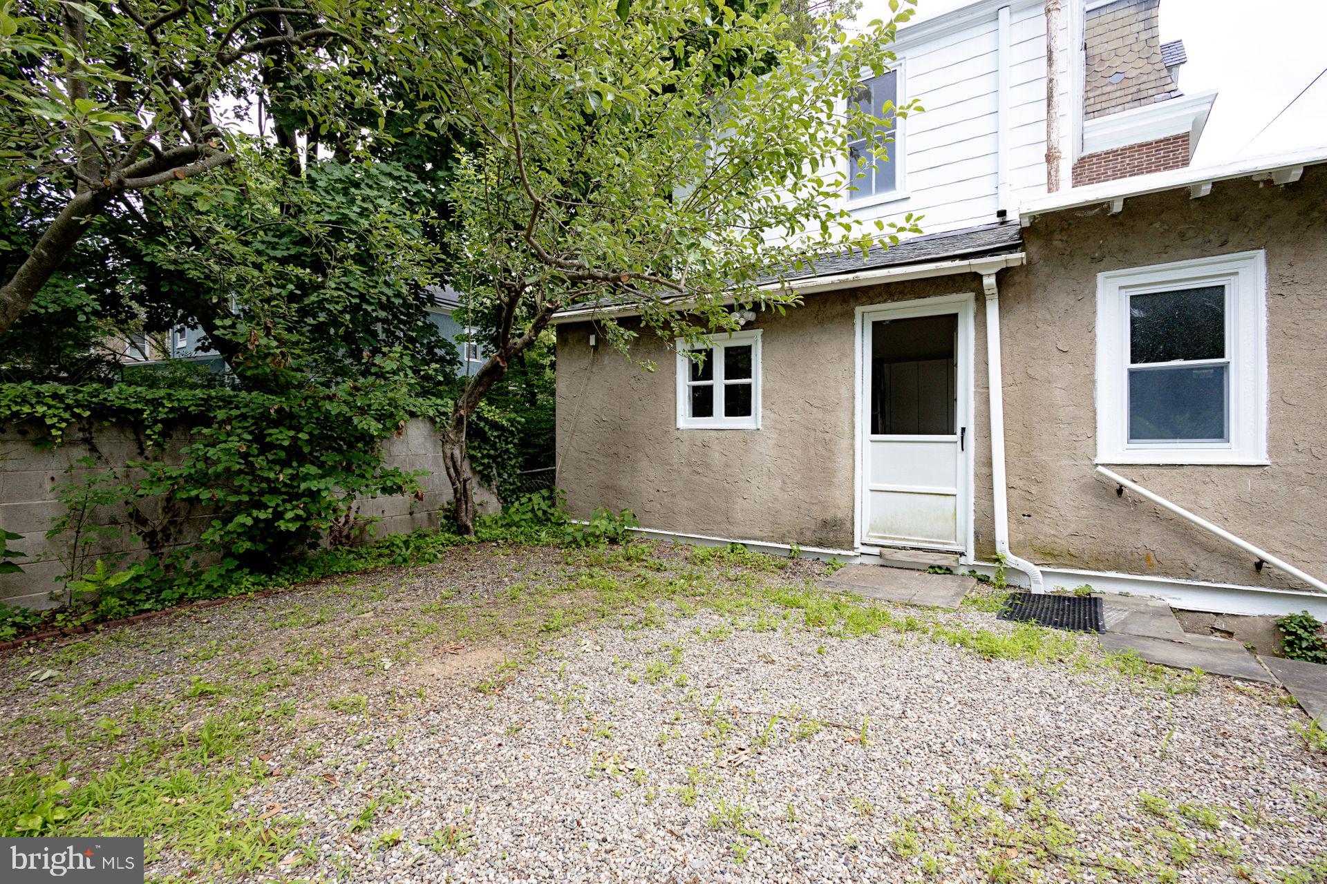 49 E Mermaid Ln