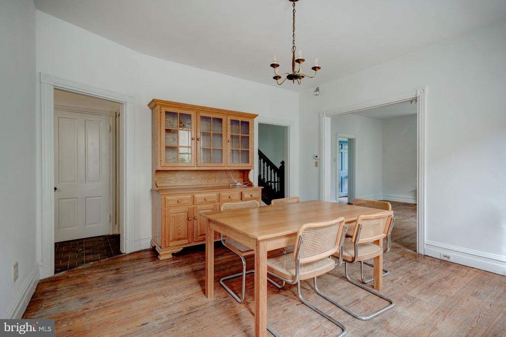 49 E Mermaid Ln