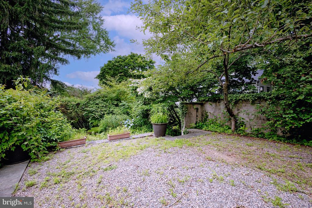 49 E Mermaid Ln