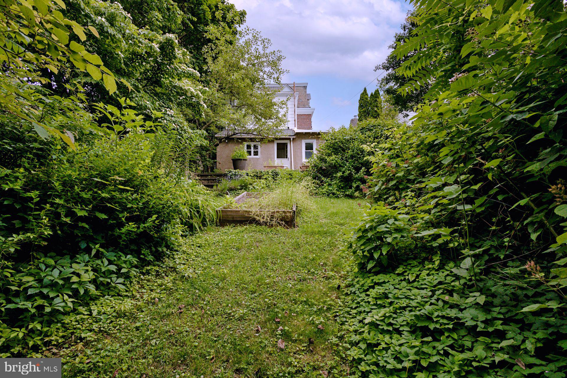 49 E Mermaid Ln