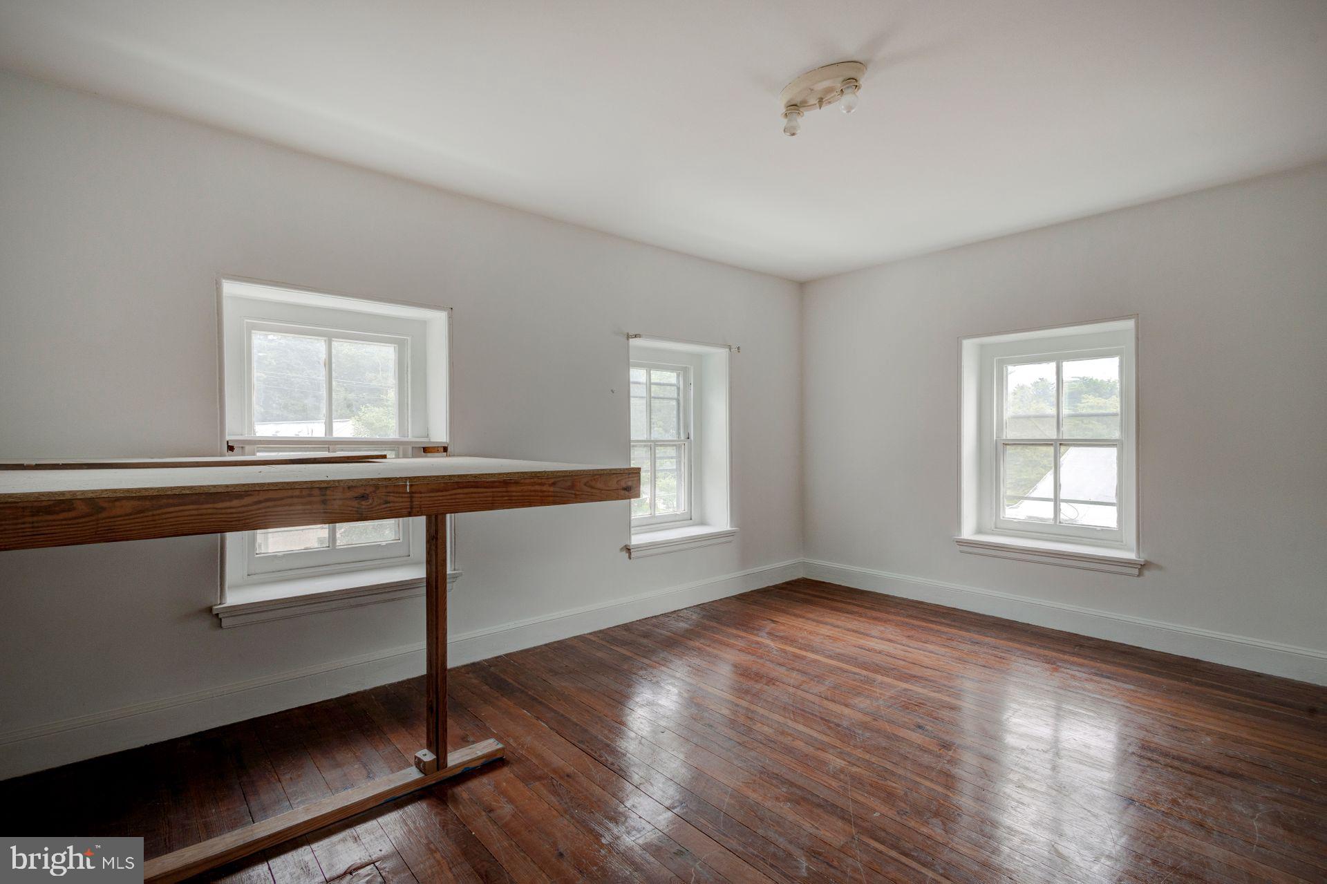 49 E Mermaid Ln