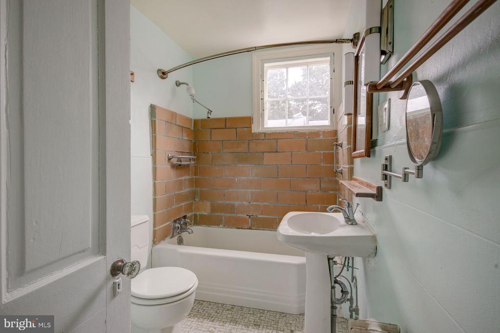49 E Mermaid Ln