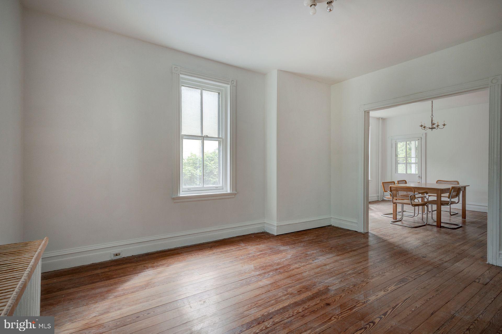 49 E Mermaid Ln