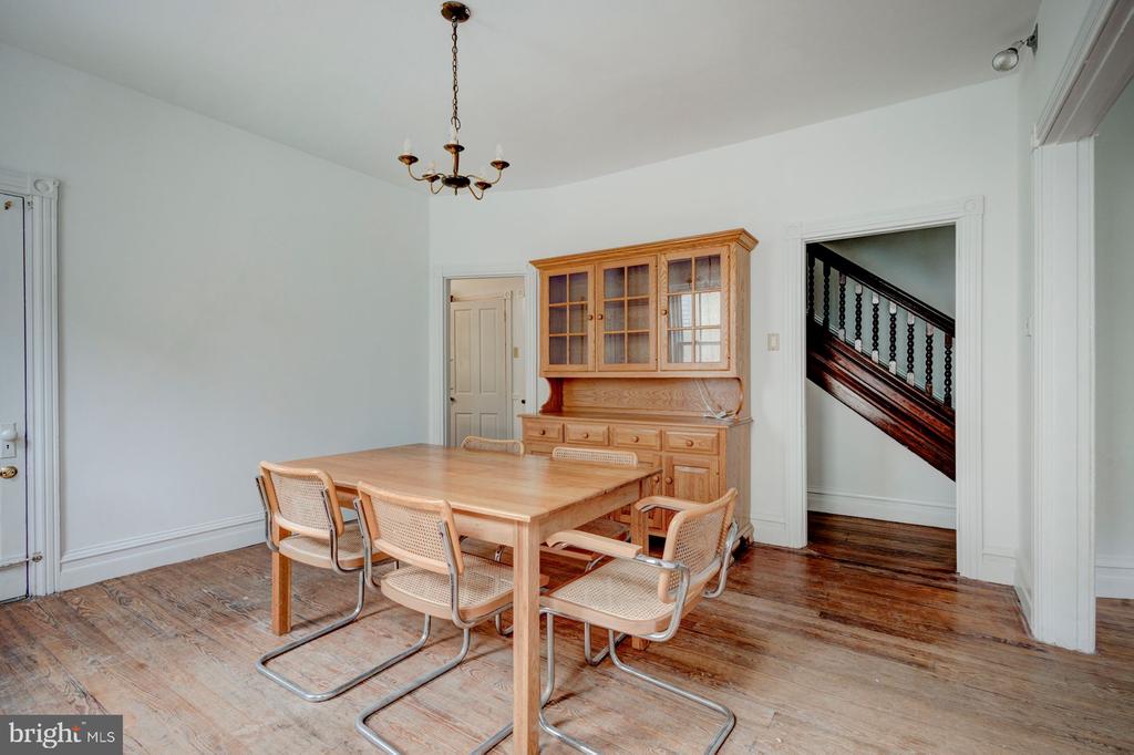 49 E Mermaid Ln