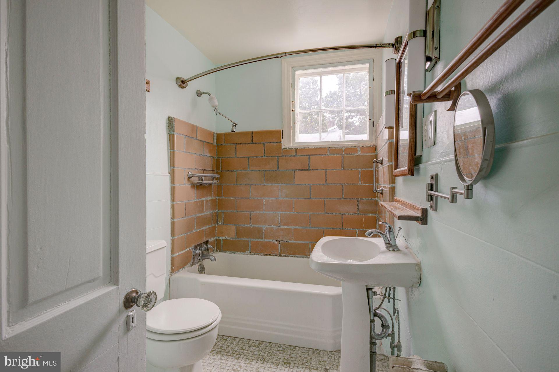 49 E Mermaid Ln