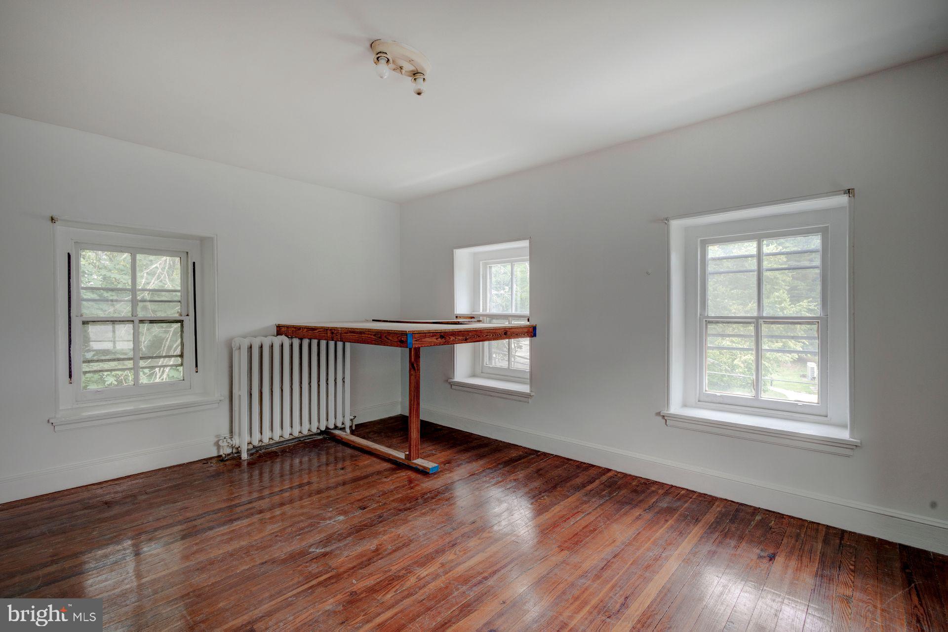 49 E Mermaid Ln