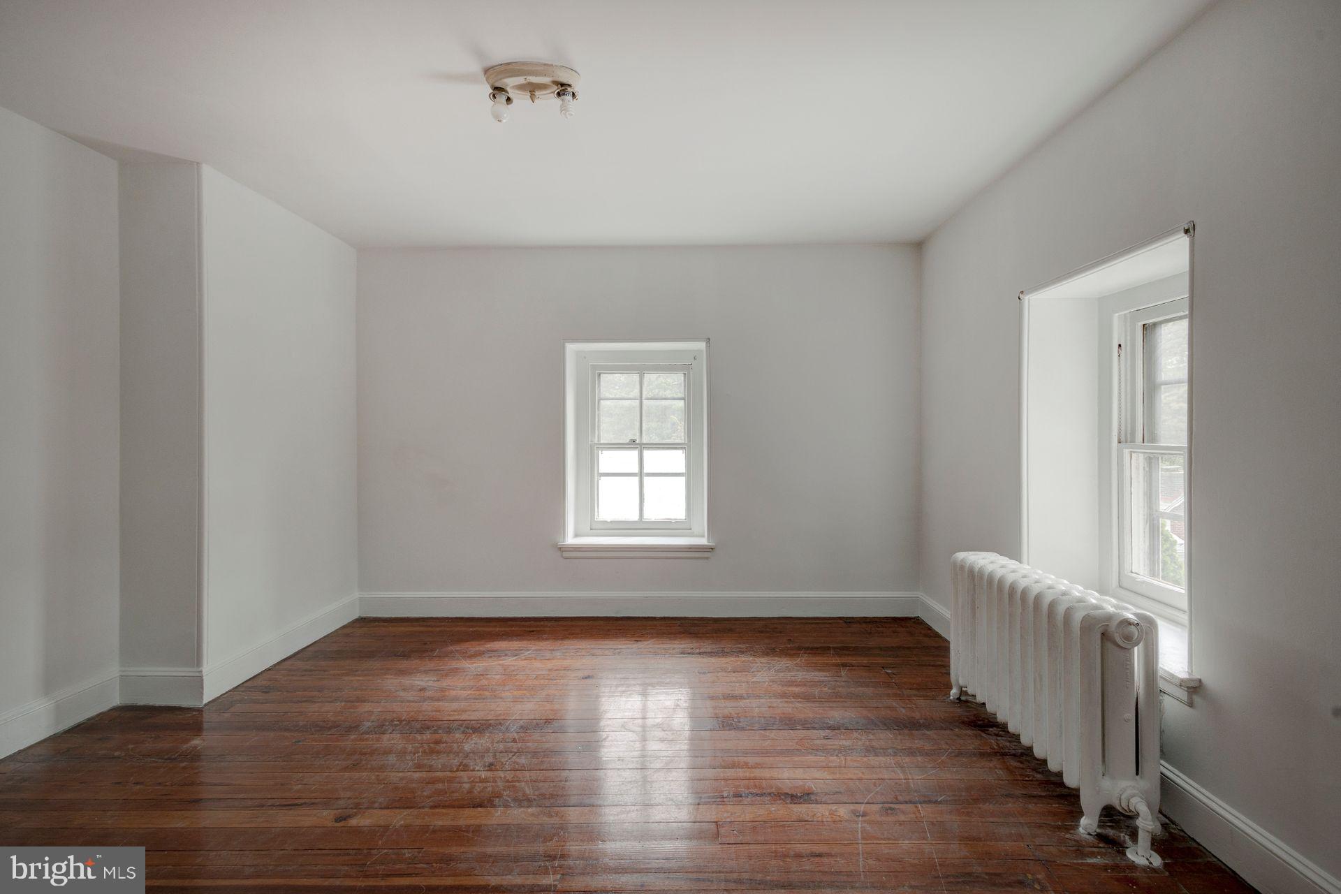 49 E Mermaid Ln