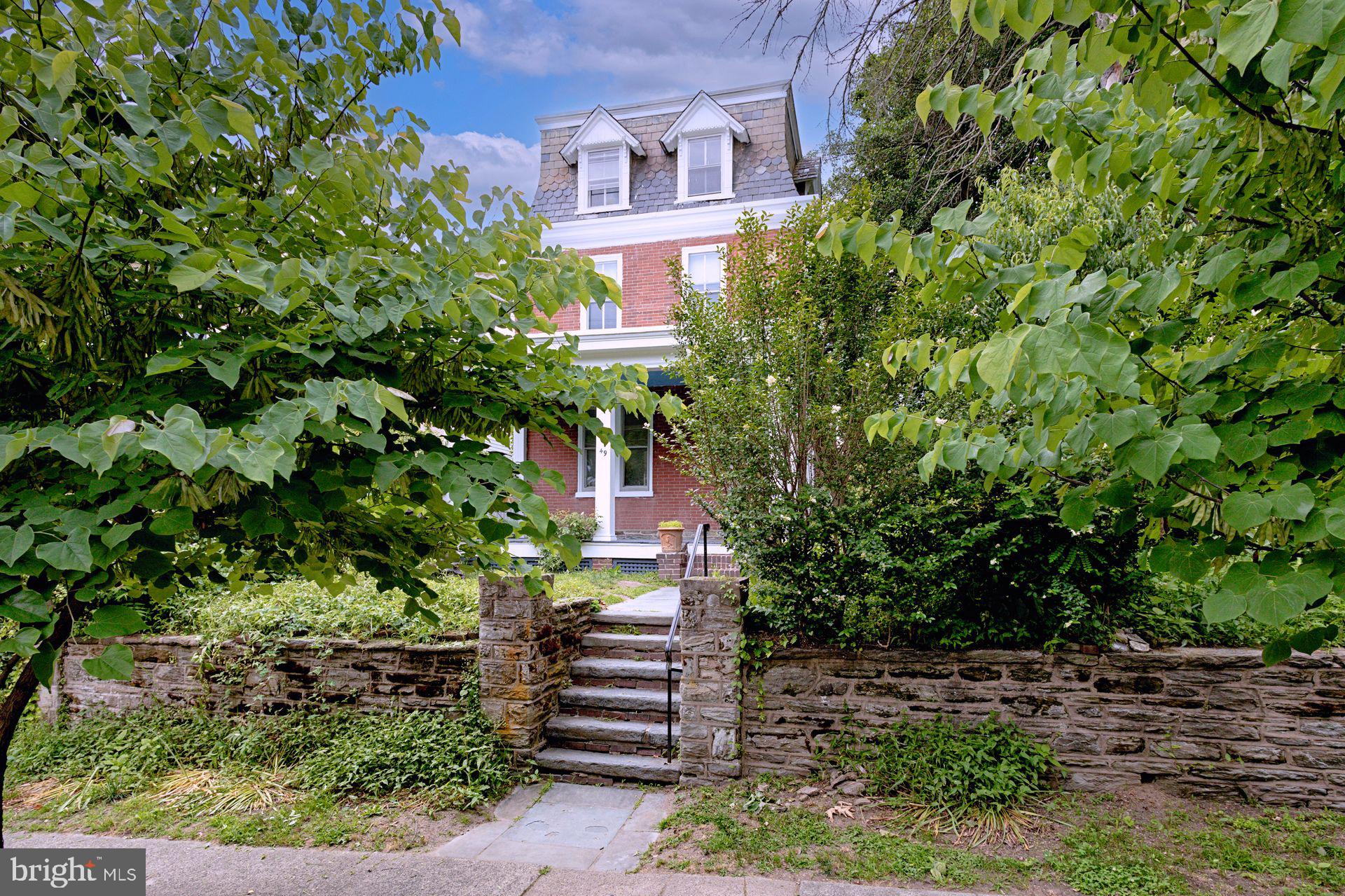 49 E Mermaid Ln