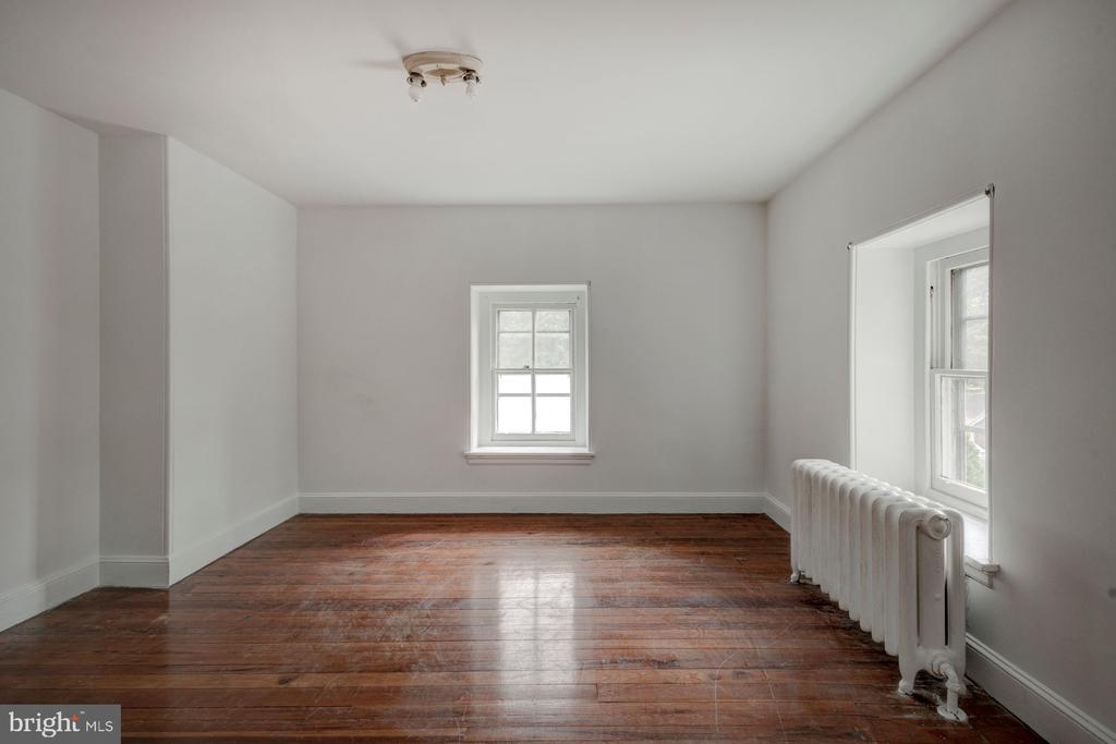 49 E Mermaid Ln