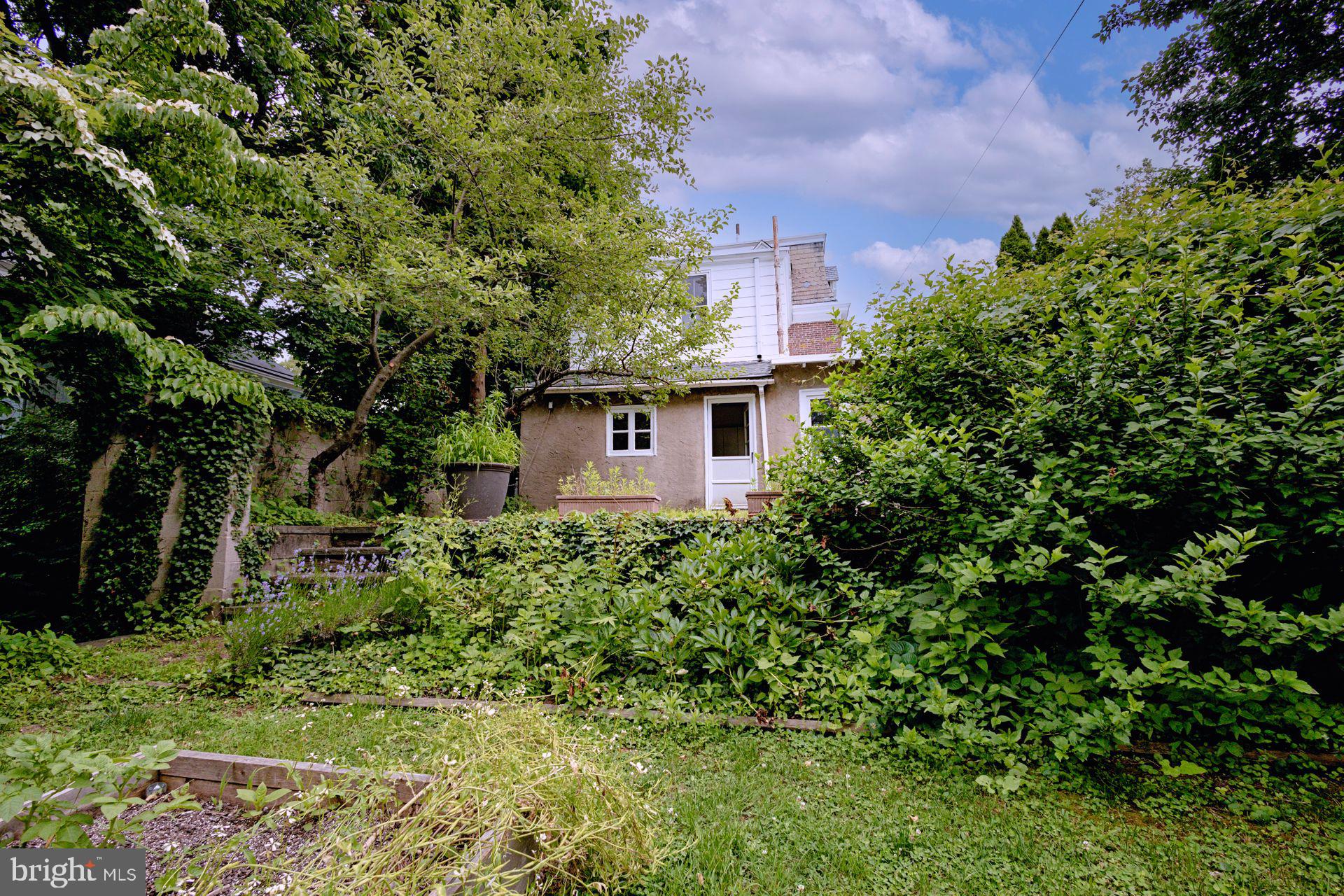 49 E Mermaid Ln