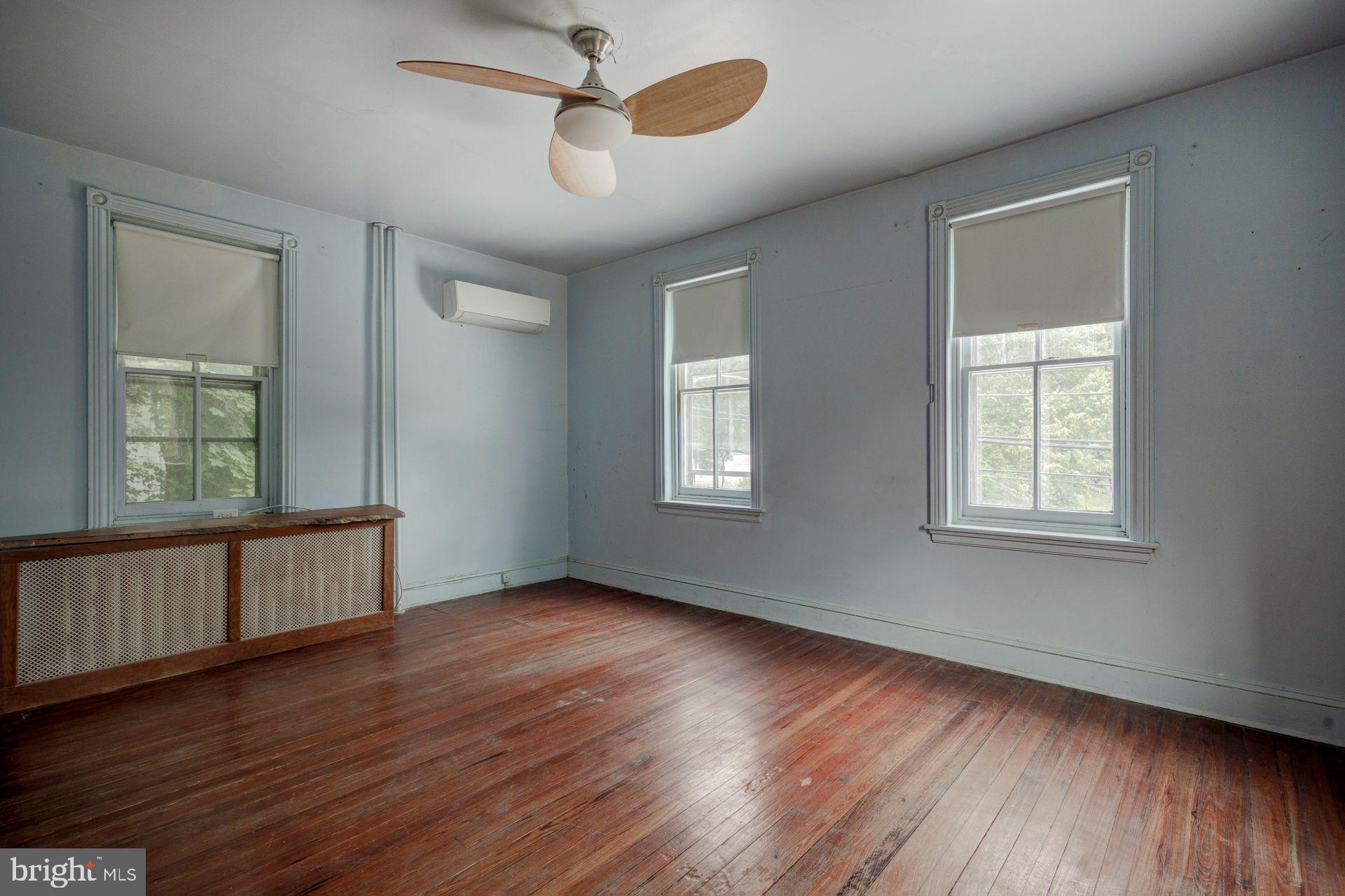 49 E Mermaid Ln