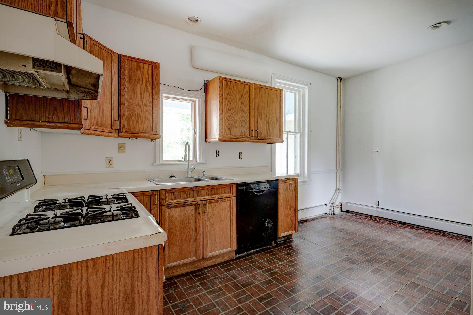 49 E Mermaid Ln
