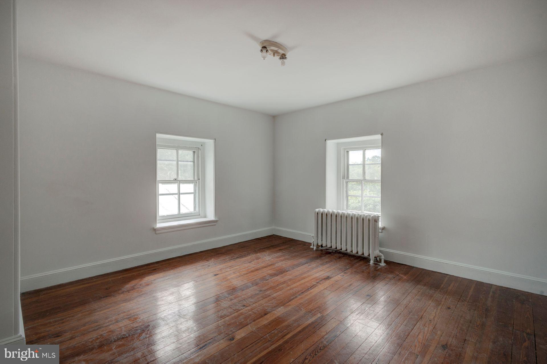 49 E Mermaid Ln