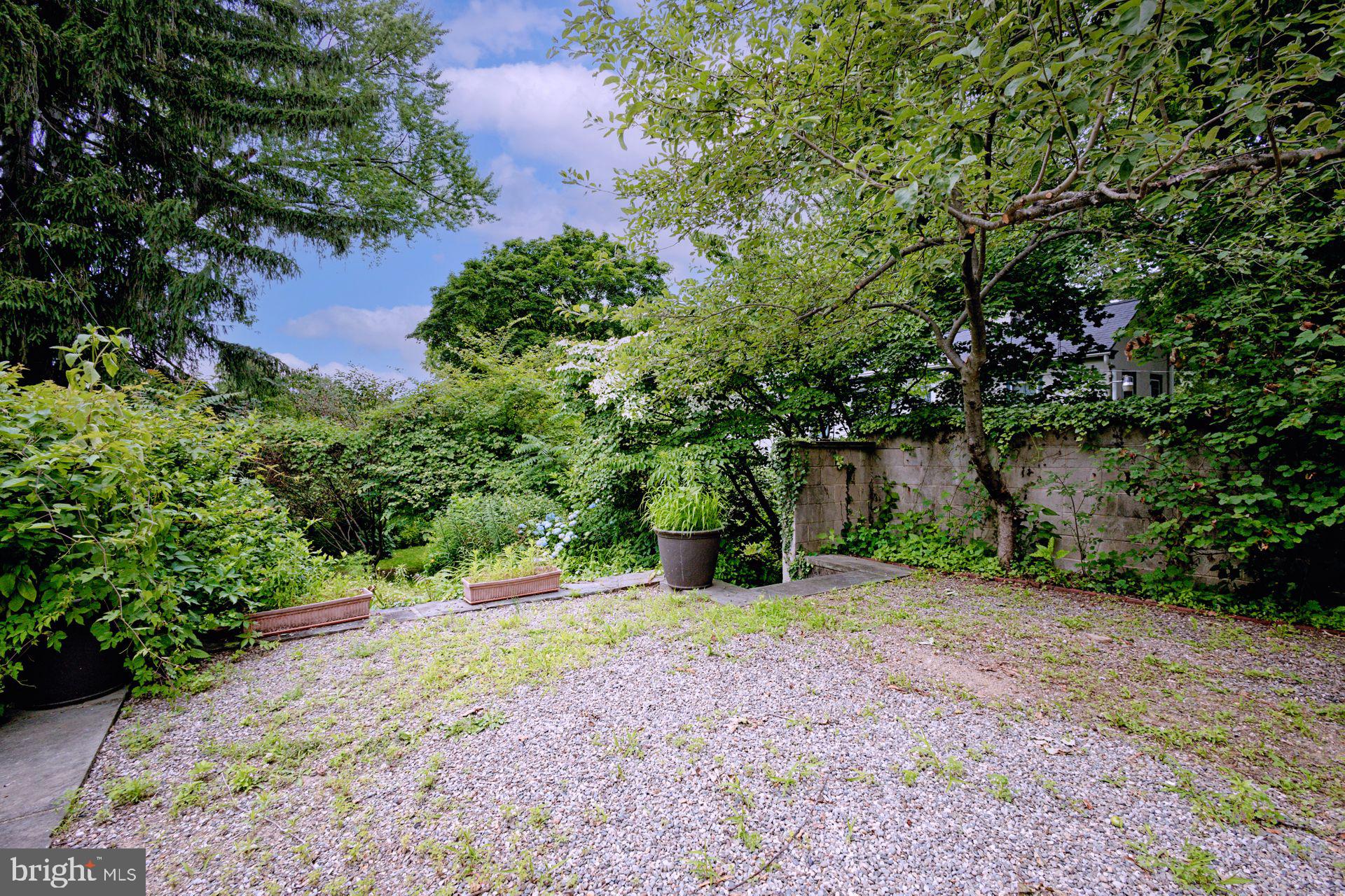 49 E Mermaid Ln