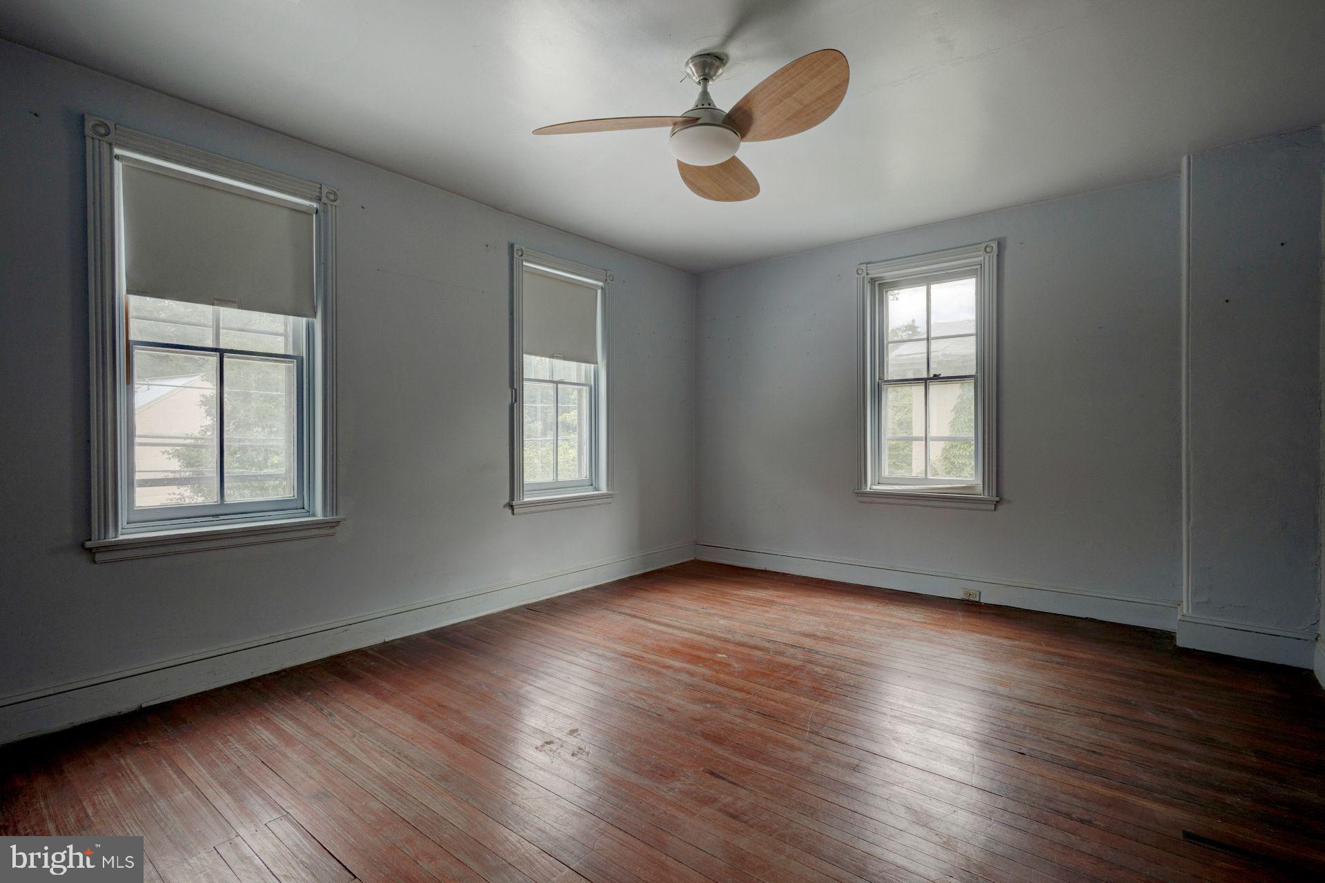 49 E Mermaid Ln