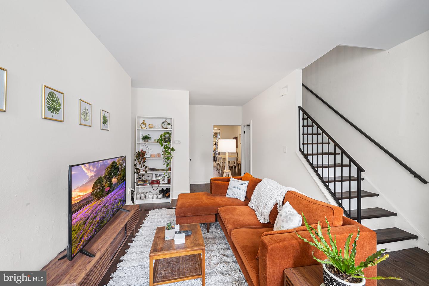 107 W Master St