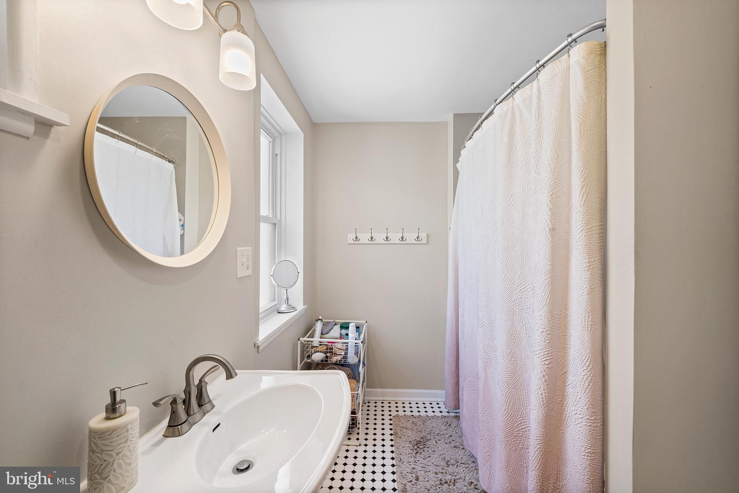 107 W Master St