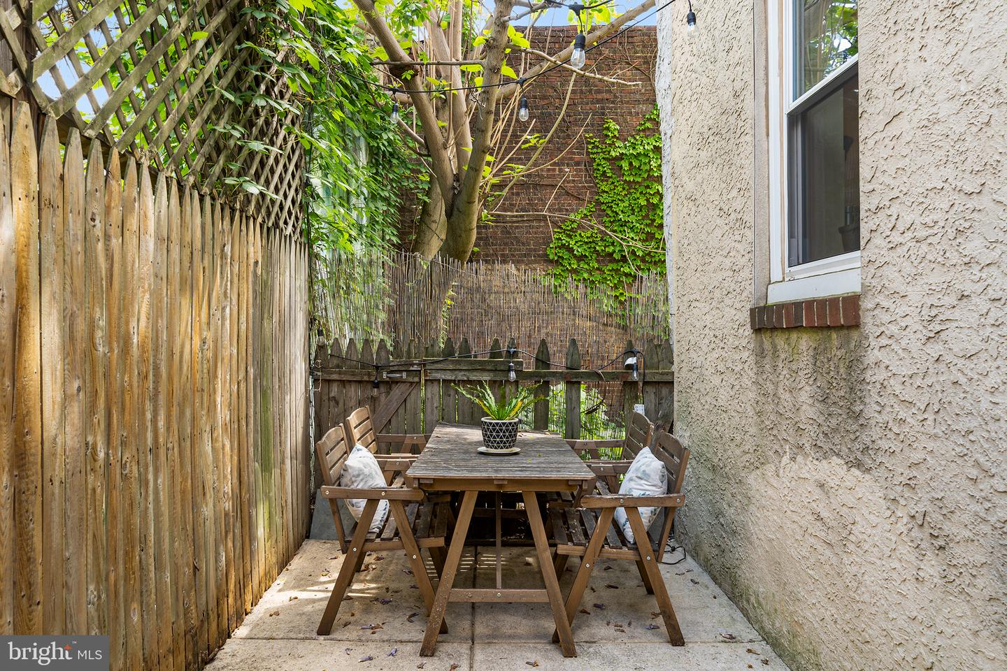 107 W Master St