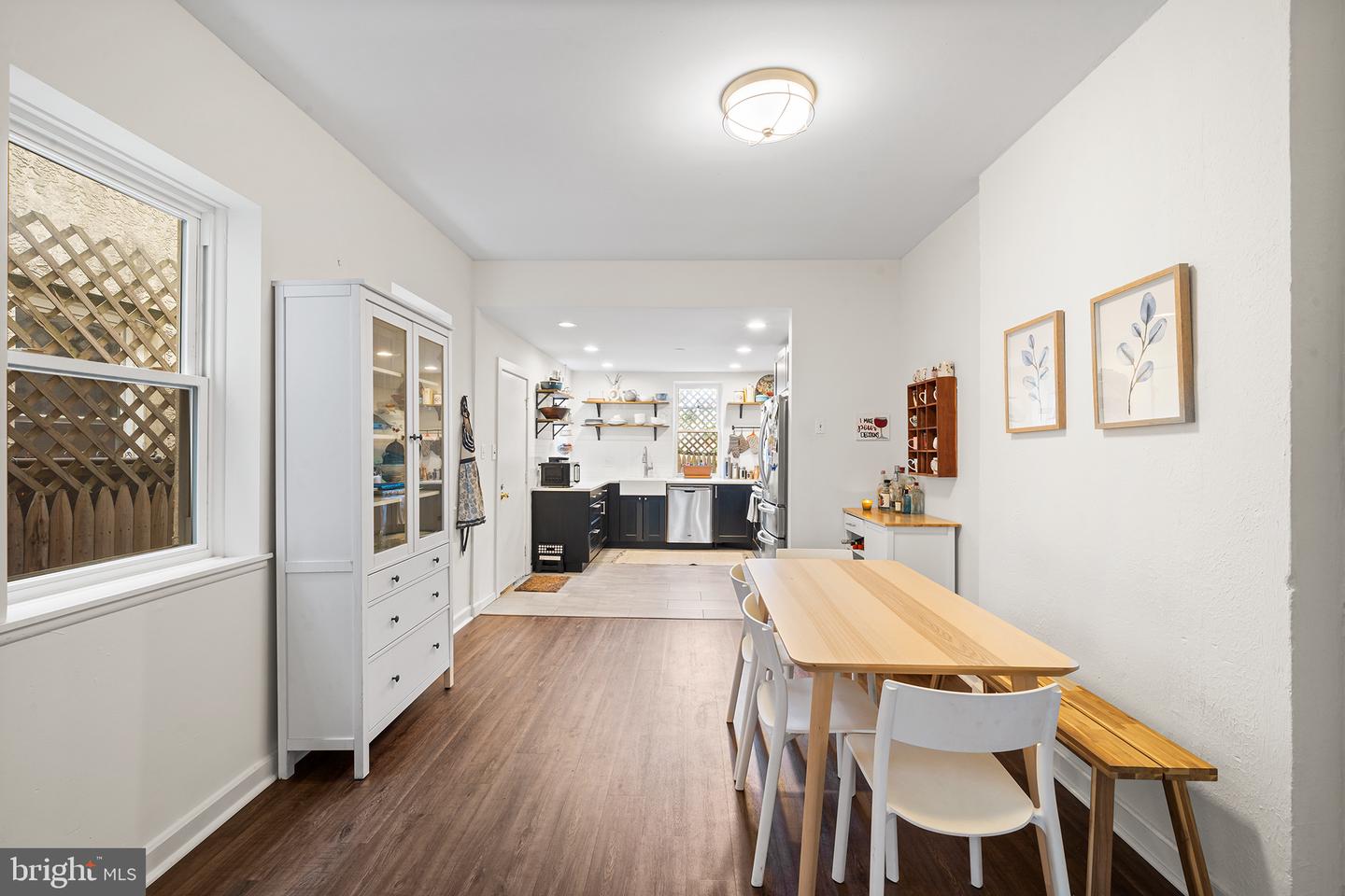107 W Master St