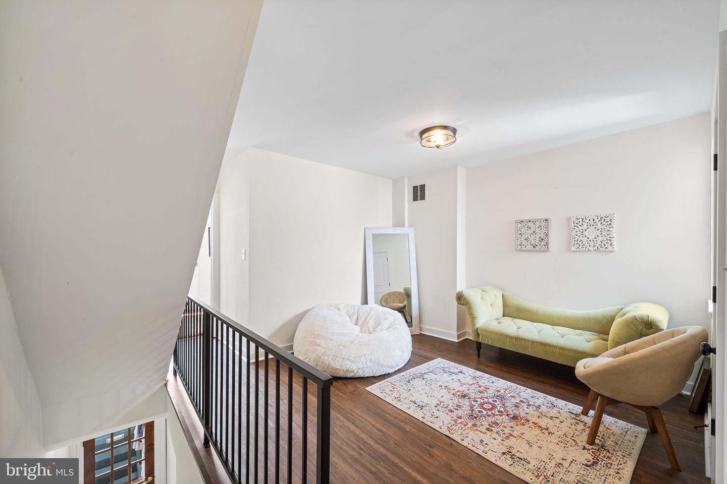 107 W Master St