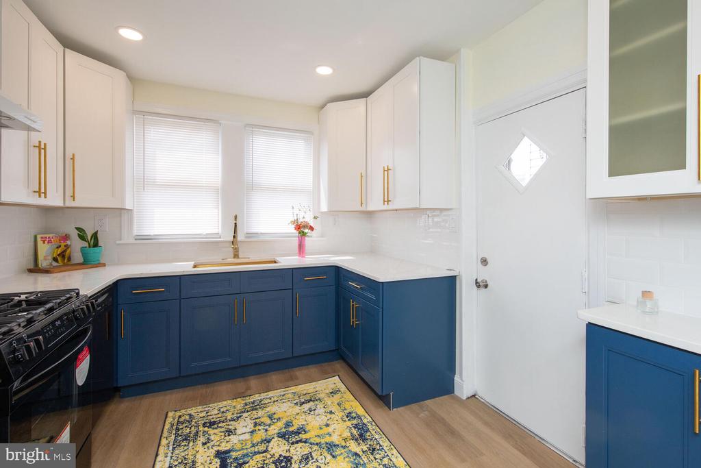 5744 Haddington Ln
