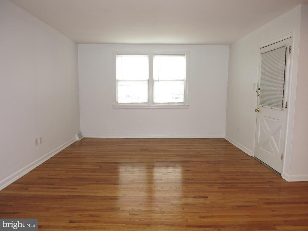 7042 VALLEY AVE #2