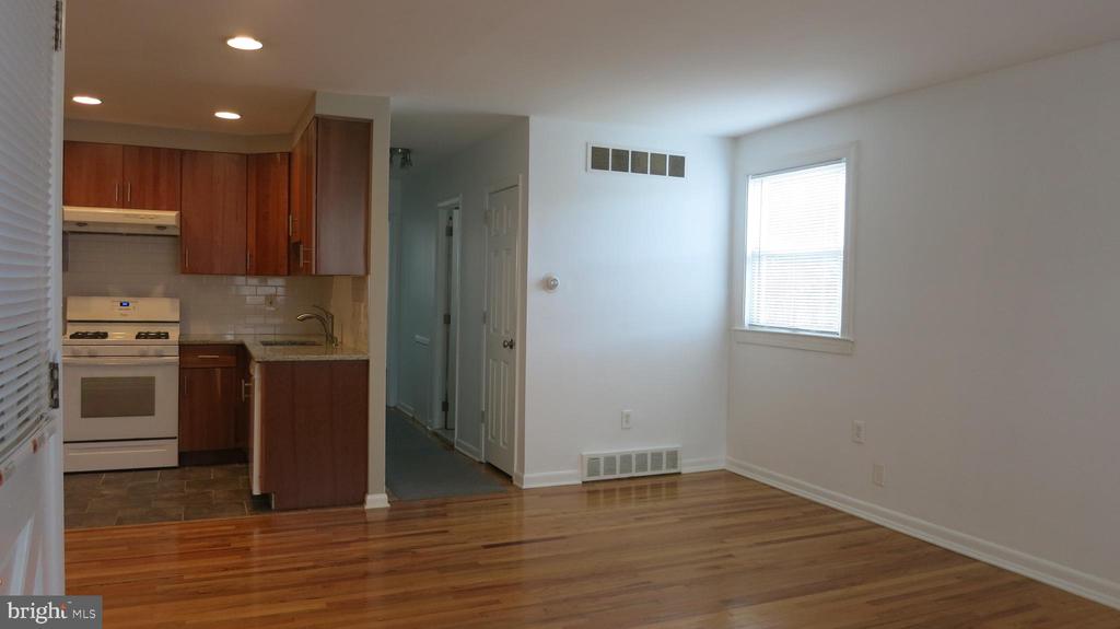 7042 VALLEY AVE #2
