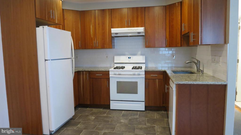 7042 VALLEY AVE #2