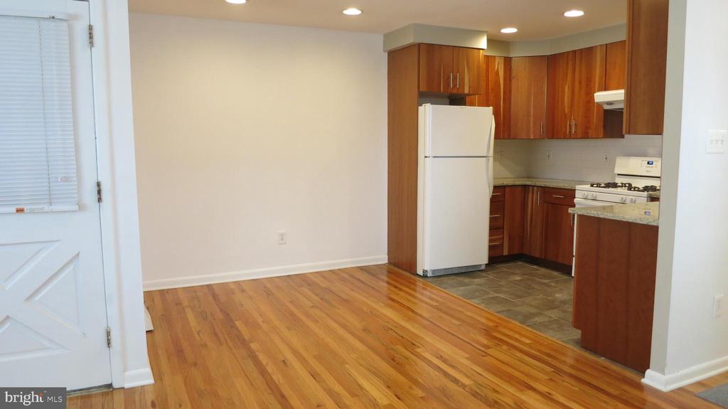 7042 VALLEY AVE #2