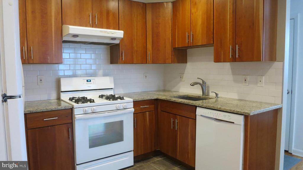 7042 VALLEY AVE #2