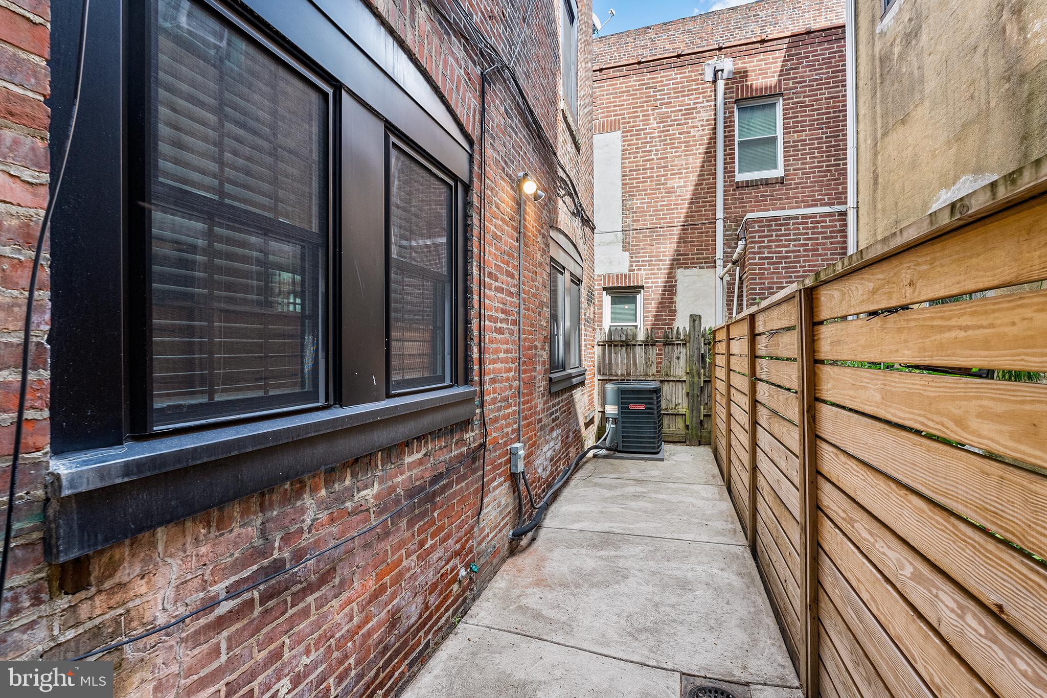 819 S 2ND ST #1
