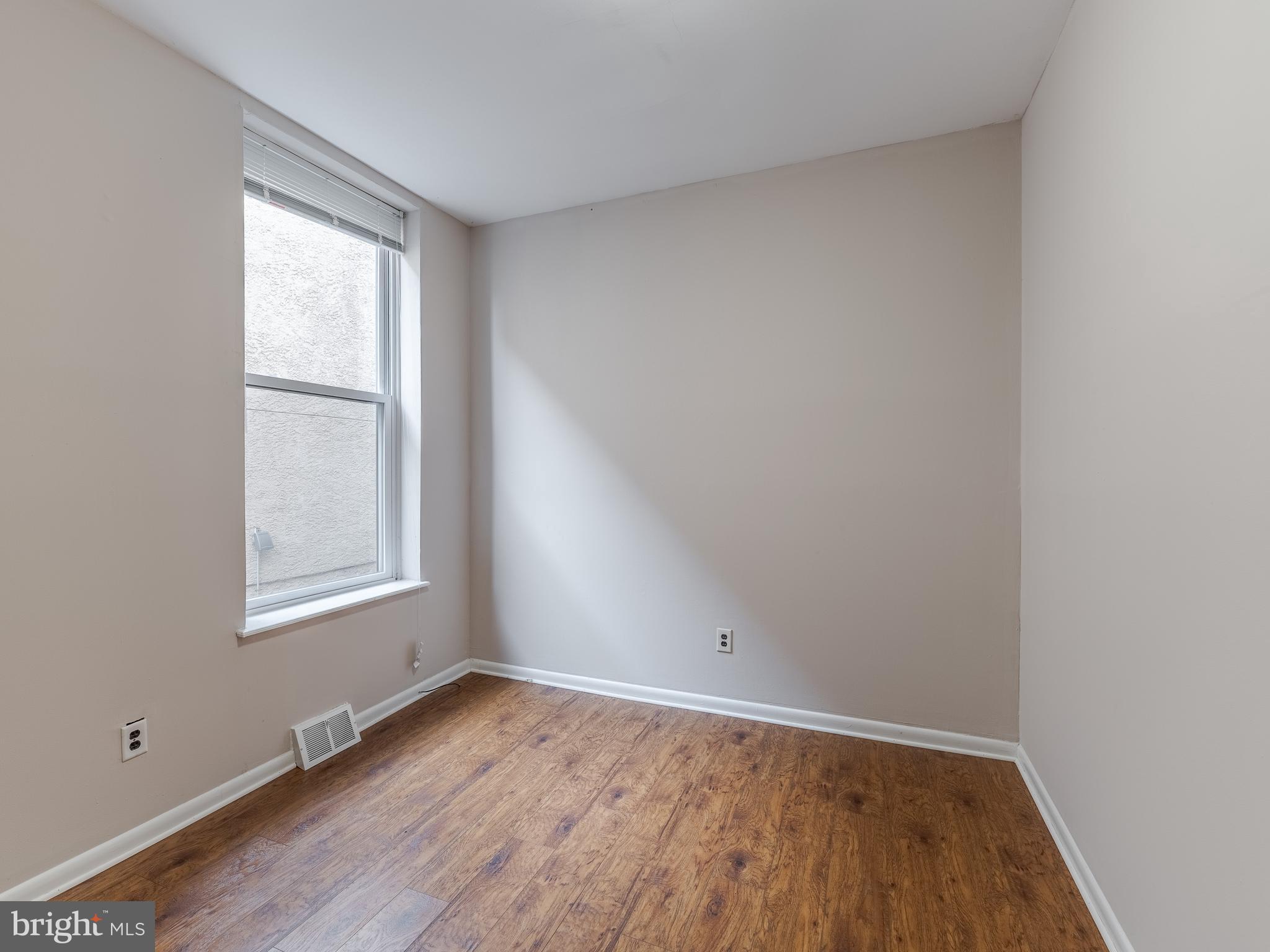 1707 W DIAMOND ST #1