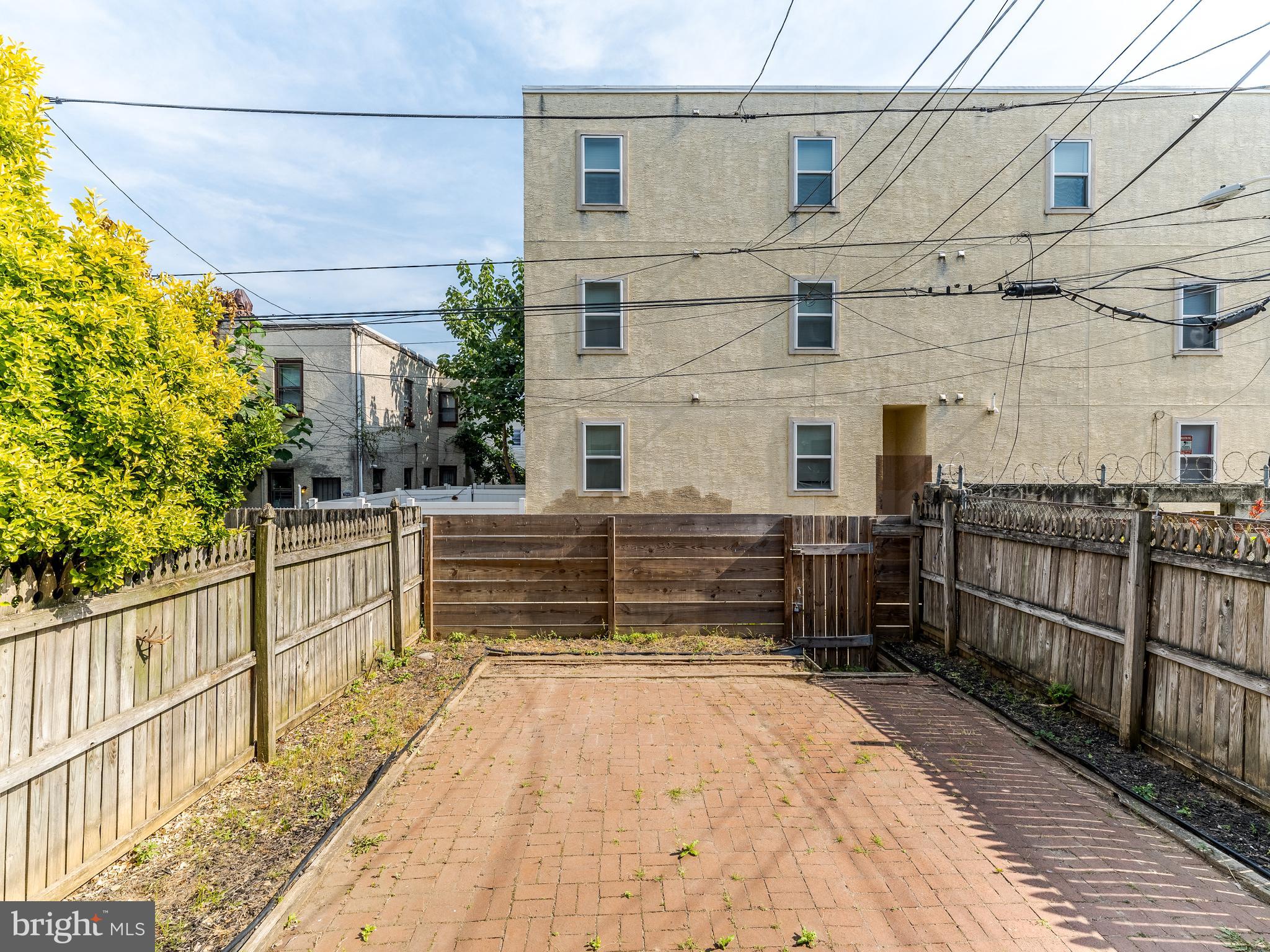 1707 W DIAMOND ST #1