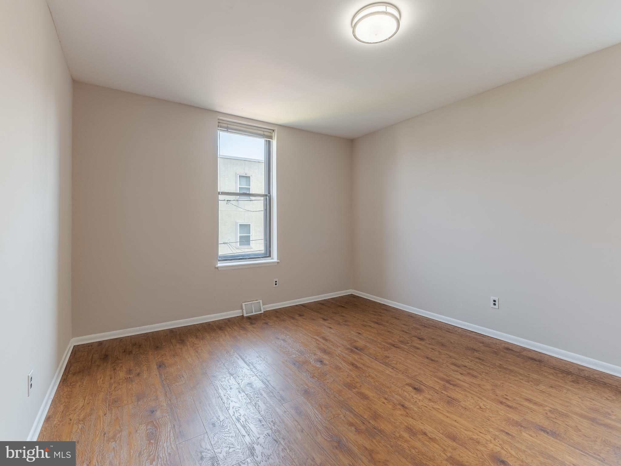 1707 W DIAMOND ST #1