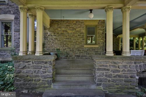 254 W Walnut Ln