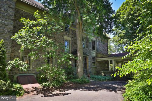 254 W Walnut Ln