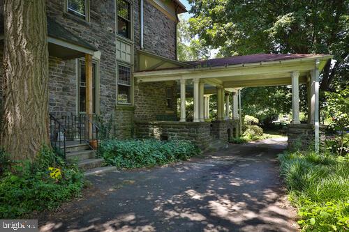 254 W Walnut Ln