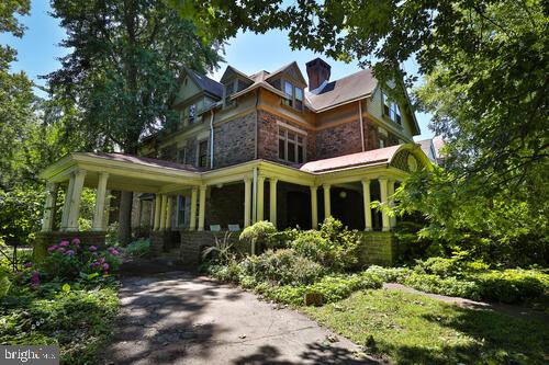 254 W Walnut Ln