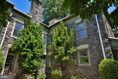 254 W Walnut Ln
