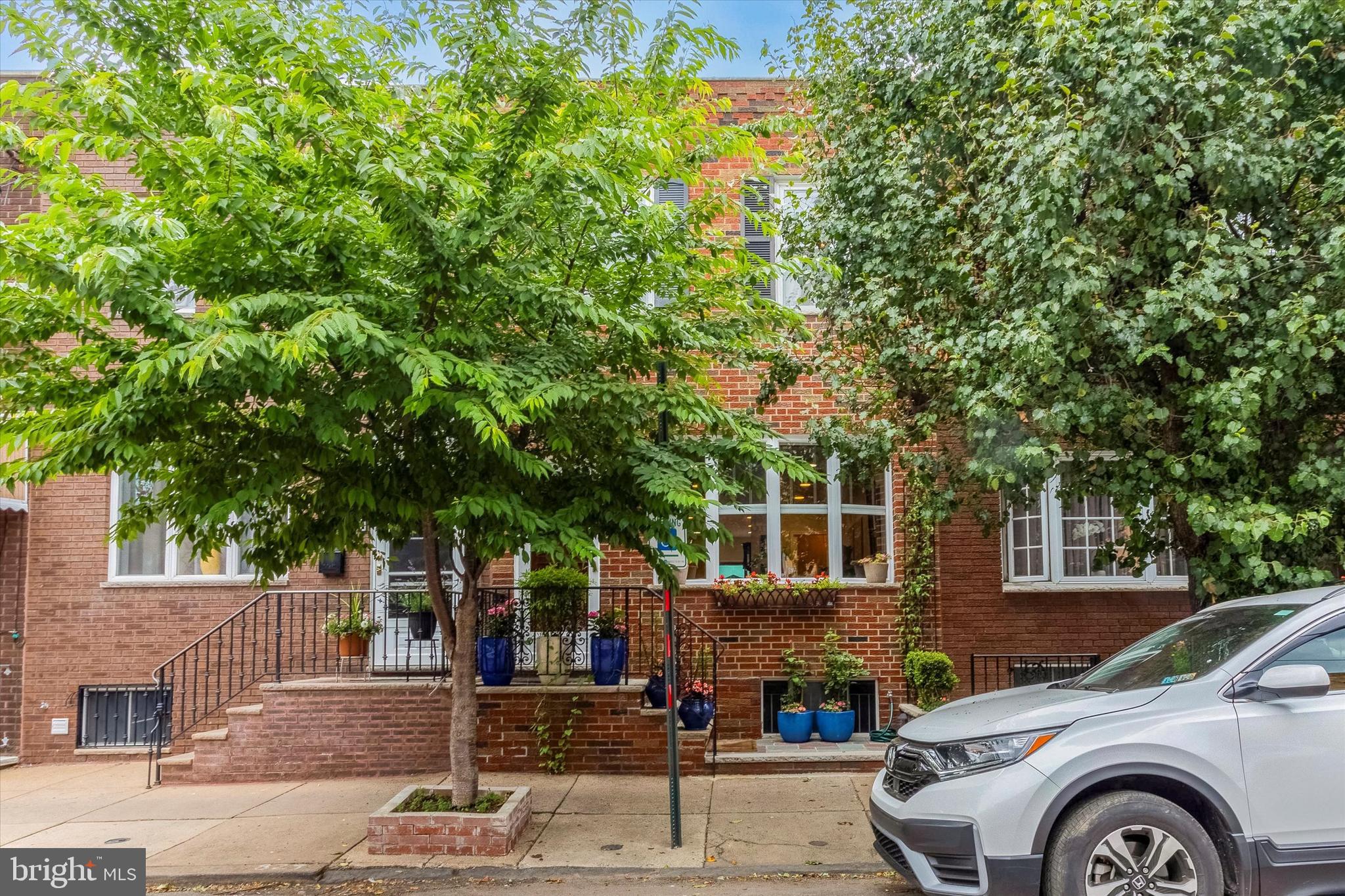 827 Moore St