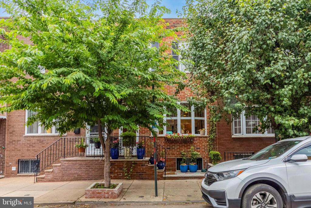 827 Moore St
