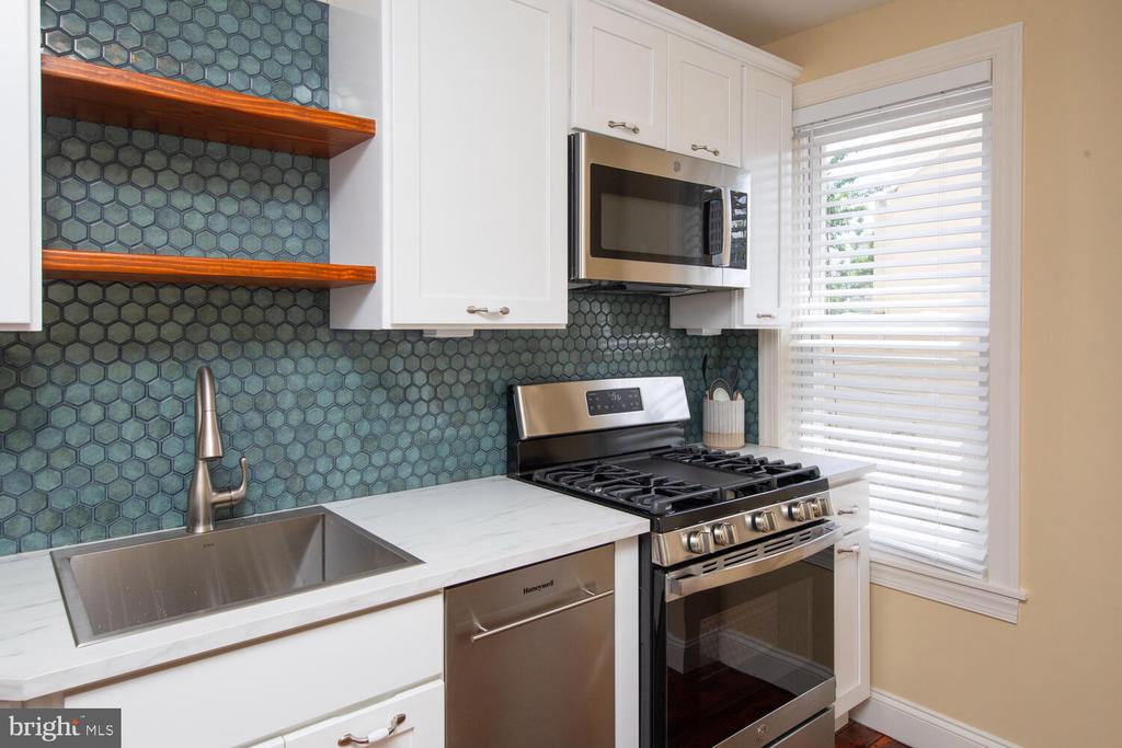 28 W Manheim St