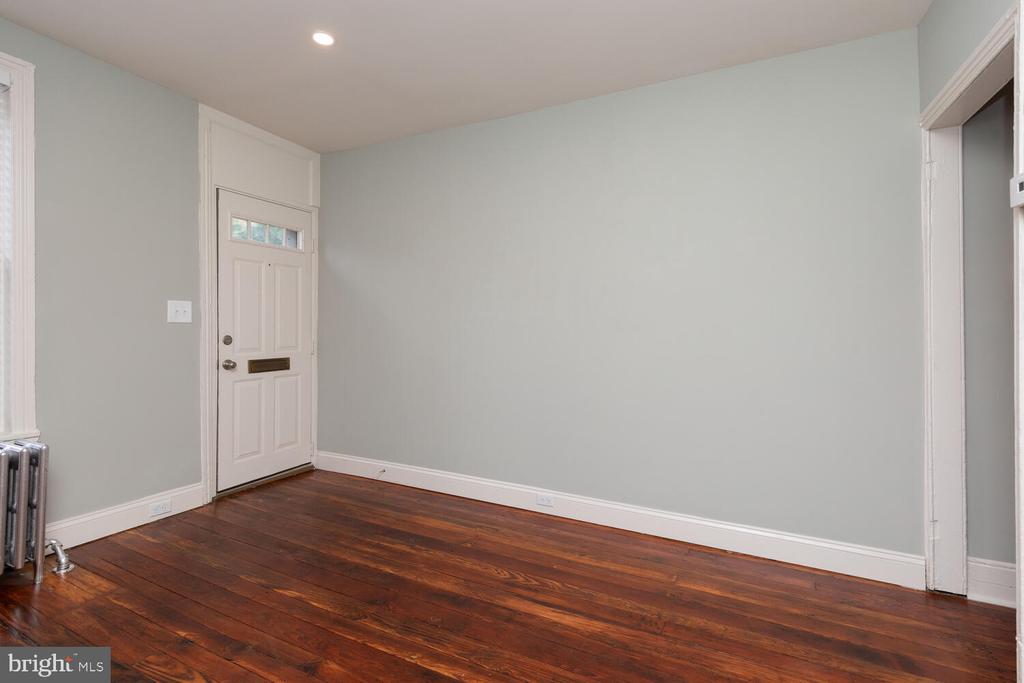 28 W Manheim St